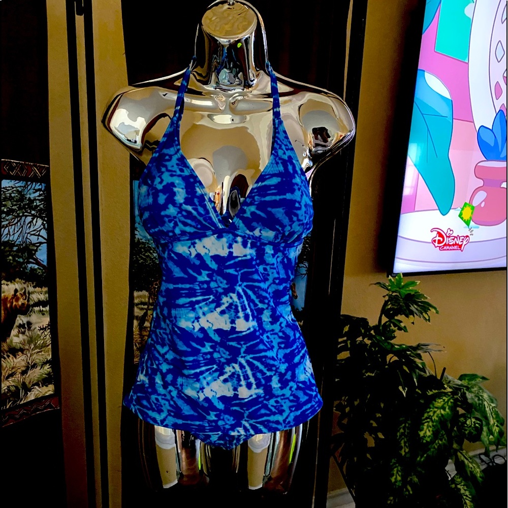 Bobbie Brooks ladies Tankini Swimsuit. A beautiful Tie dye blue and white.